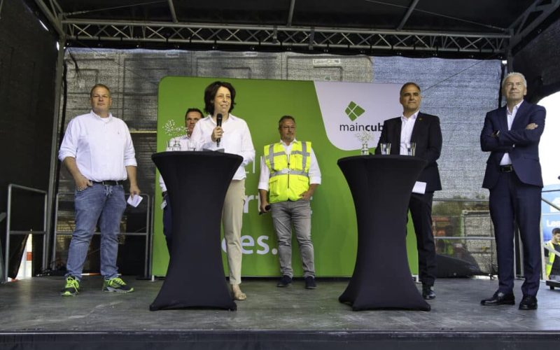 Maincubes avance vers le futur numérique avec la cérémonie de couronnement de FRA03 et l'expansion de son campus BER02 à Berlin.
