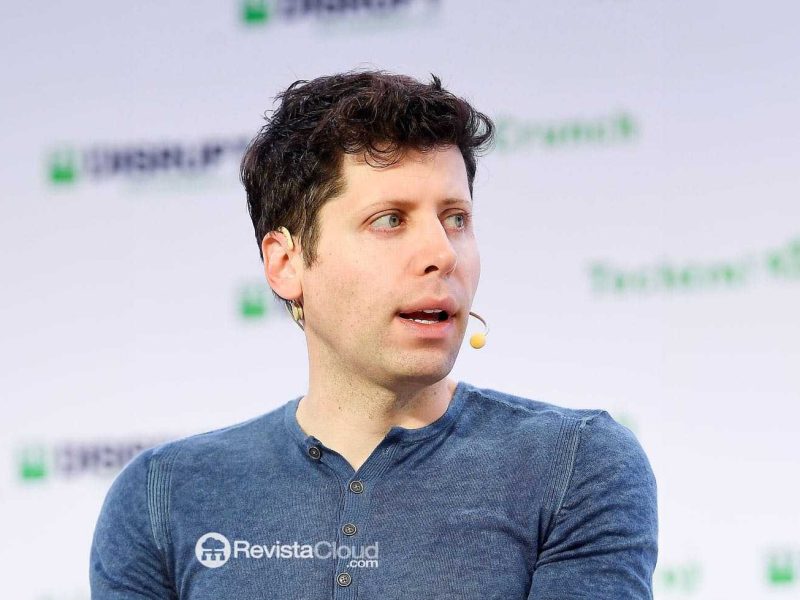 Sam Altman prédit l'arrivée de la superintelligence artificielle dans quelques années.