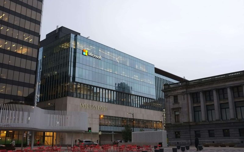 Un adolescent trouve un accès à une base de données de Microsoft avec 17 billions de lignes