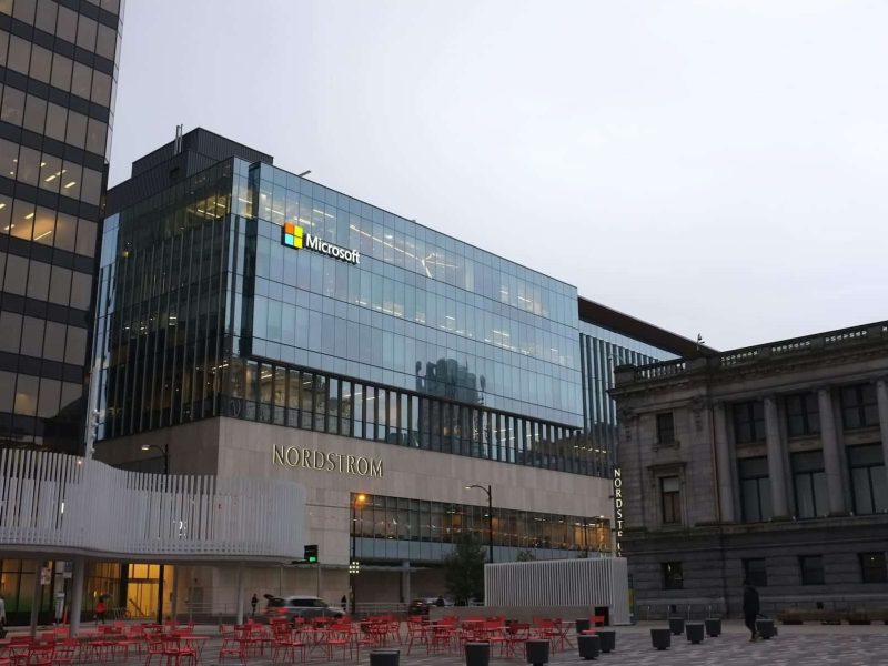 Un adolescent trouve un accès à une base de données de Microsoft avec 17 billions de lignes